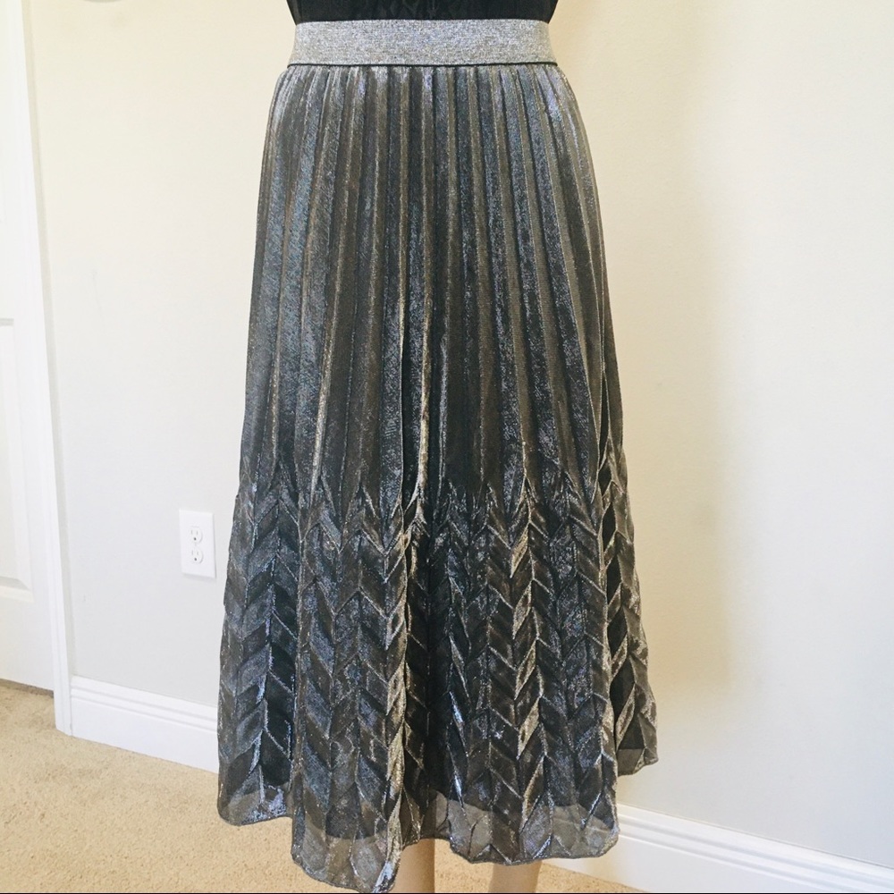 WD.NY silver black metallic green soft net pleated skirt with lining size XL